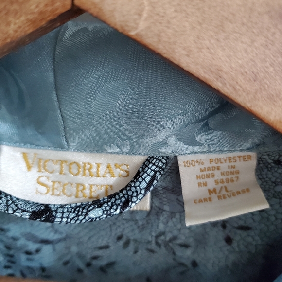 Victoria's Secret Robe - Picture 8 of 8